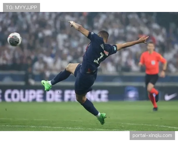 实时：姆巴佩左路突破倒三角回传，登贝莱推射破门，巴黎1-0领先